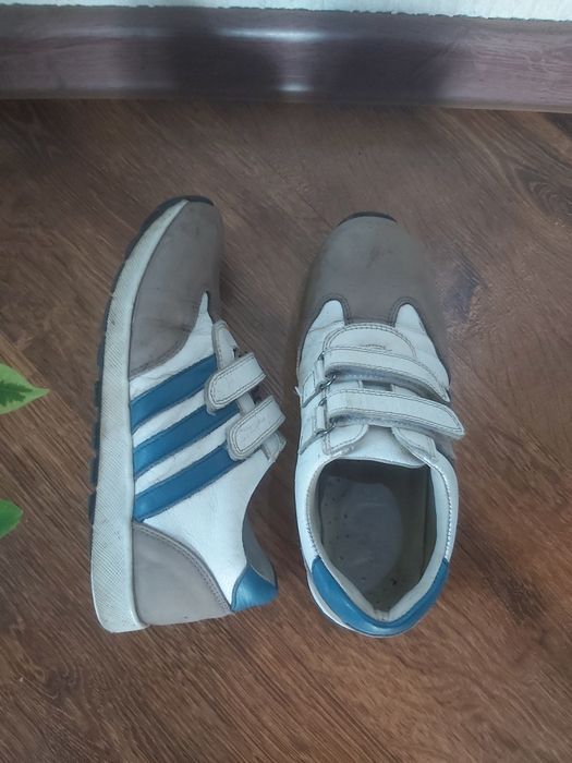 Кожаные кроссовки 34р