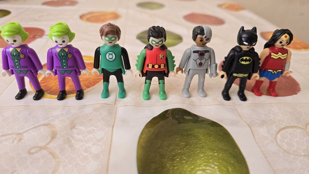 Киндер игрушки 11 штук.