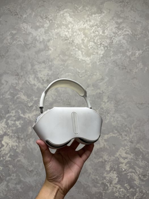 Airpods Max generation 1