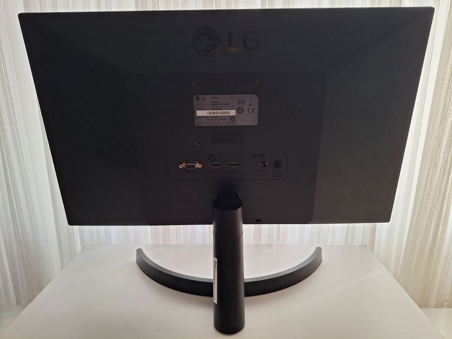 Монитор за компютър LG