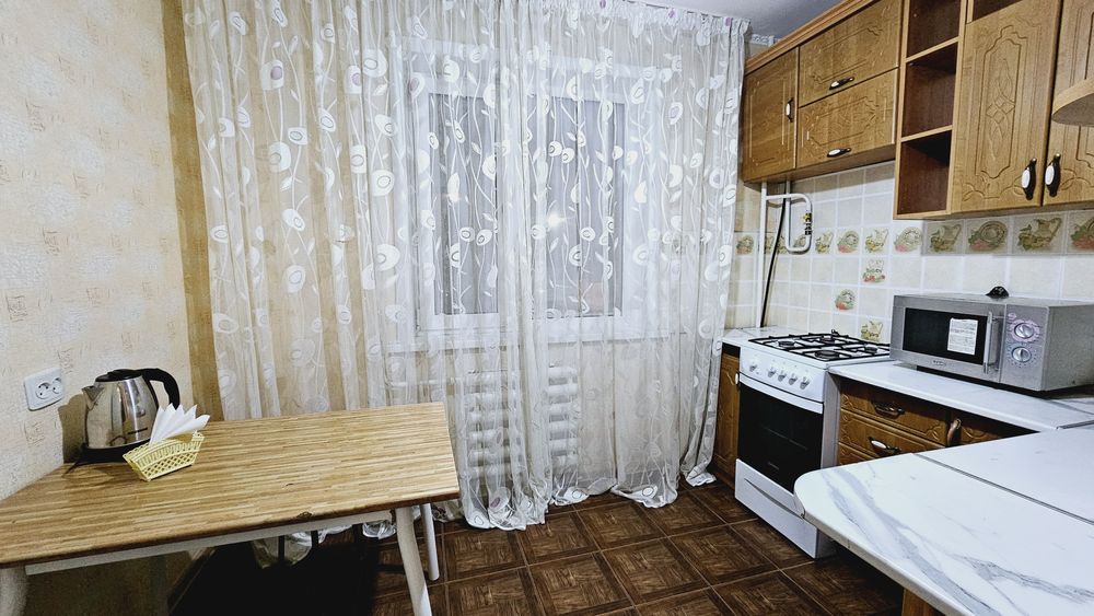 Сдам посуточно 1 ком.  кв. район Аквапарка.