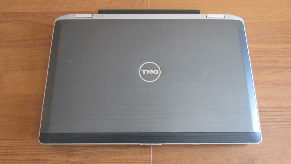15.6 инча Dell с Intel i7,SSD,Full HD,подсветка