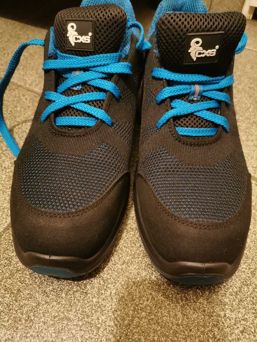 Продавам работни обувки с метлно бомбе