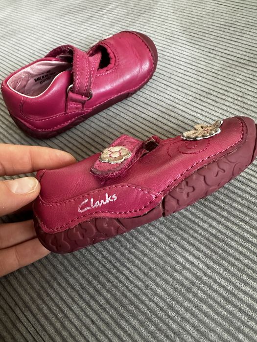 Цикламени обувки Clarks