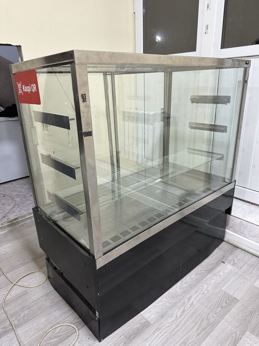 Срочно продам витриный холодильник