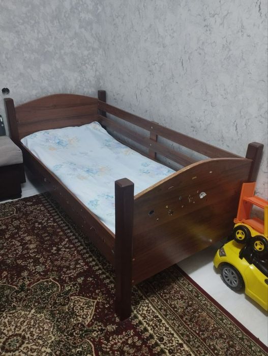 Продаю спальный гарнитур ( Китай)