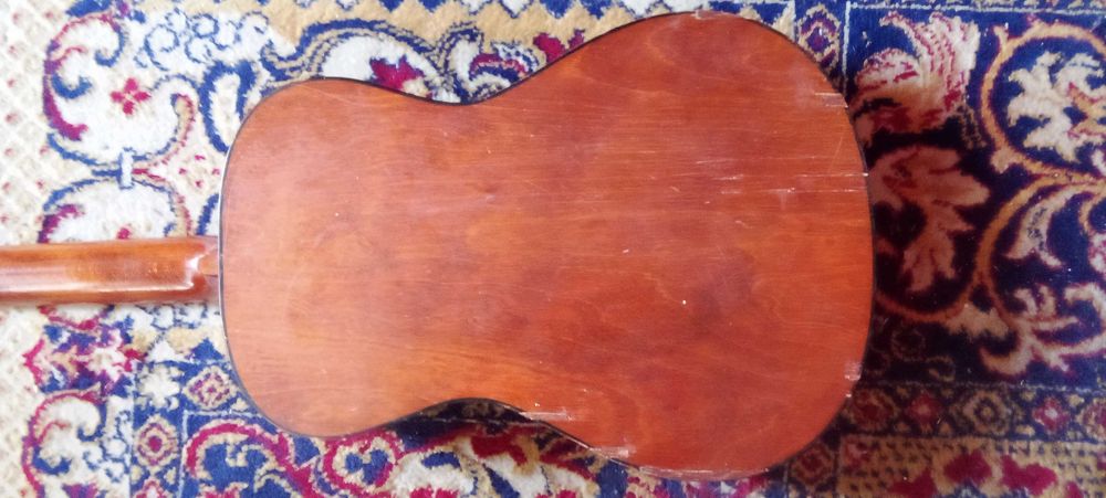 Стара китара , класическа