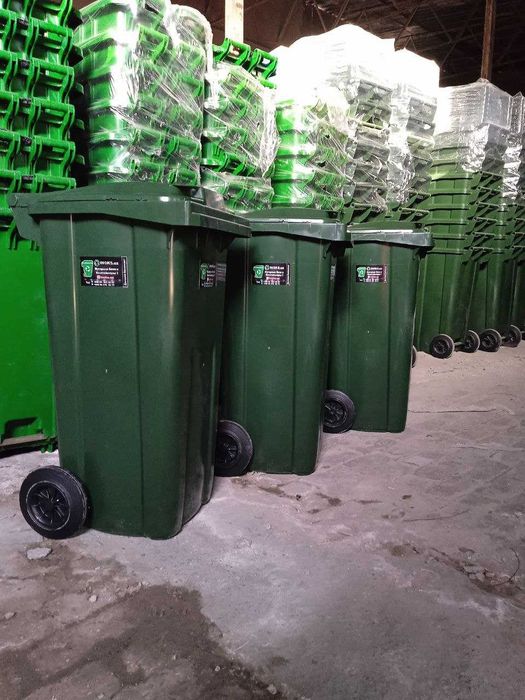 Пластмассовый контейнер для мусора