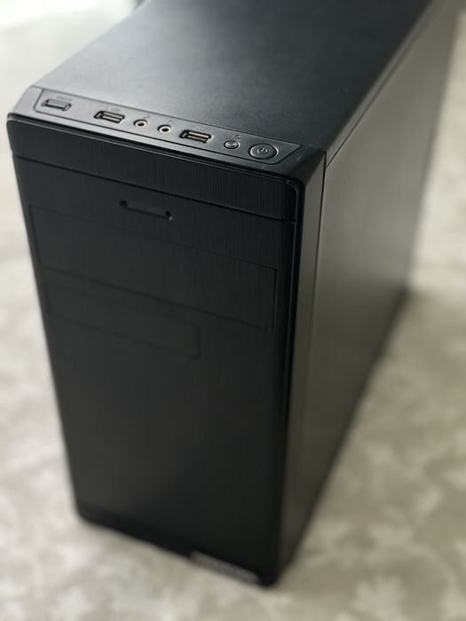 Настолен компютър Intel Core i3, RAM 24gb, 512 gb SSD