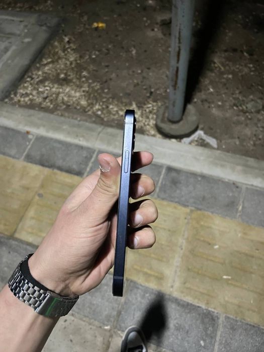 Iphone 12 rangi black