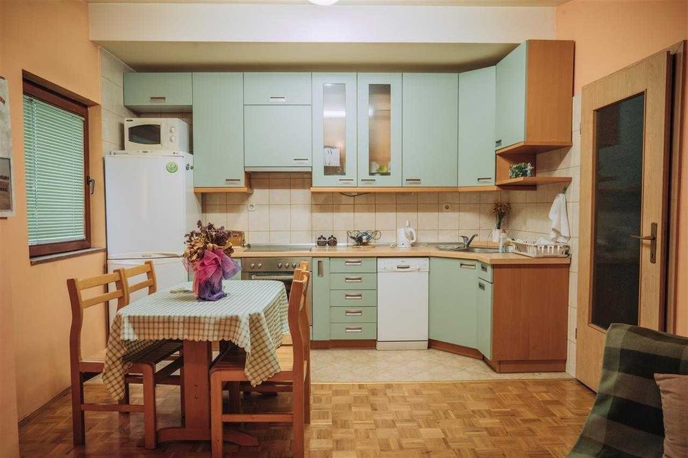 Дава се под наем Двустаен апартамент в Пловдив, Център - 62 кв.м за 188.7 € - Снимка #1