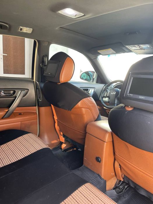 Продаётся  машина Infiniti FX35