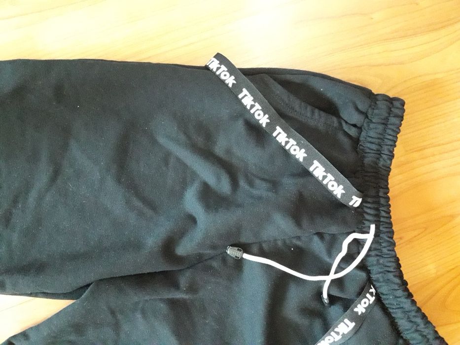 Pantaloni sport noi Tik Tok