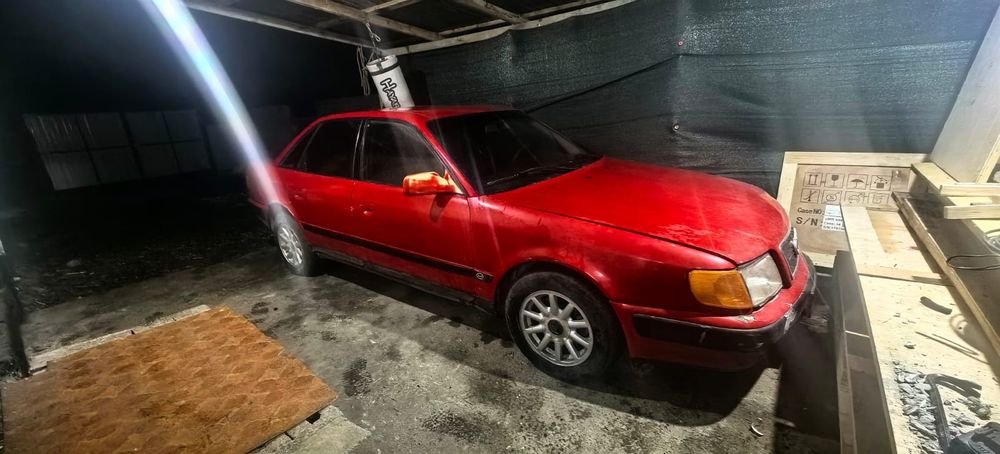 Ауди 100 продам год92