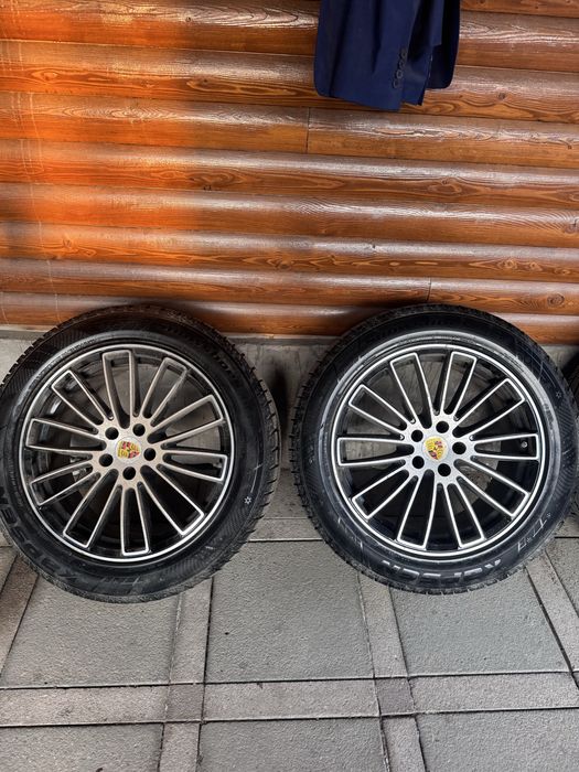 Продам диски с зимней резиной от Porsche