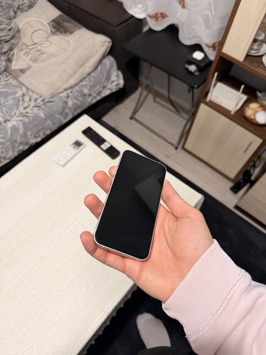 İphone 12 mini без следи