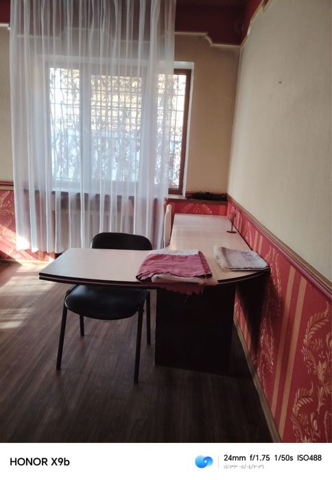 «Сдаются две комнаты в двухэтажном доме».