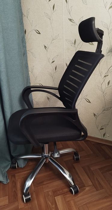 Рабочее кресло с подголовником