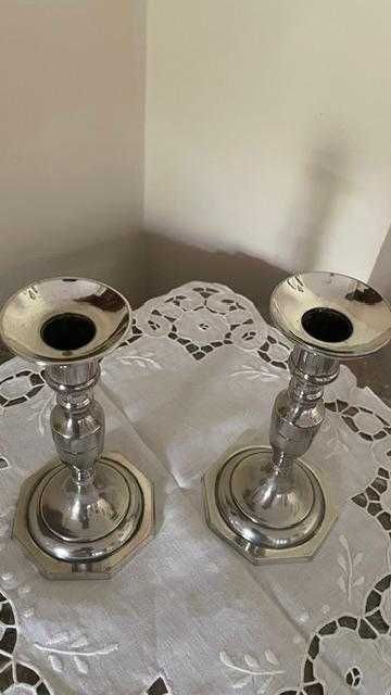 Pereche de sfesnice argintate
