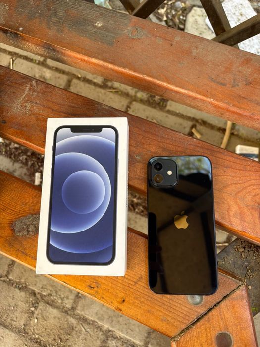 Продам Iphone 12