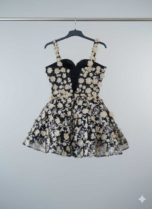 L'HÉRITAGE NOIR: Роклята-шедьовър с 3D цветя!