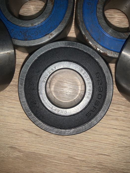 Термостат,ступ подшипники,щетки на генератор