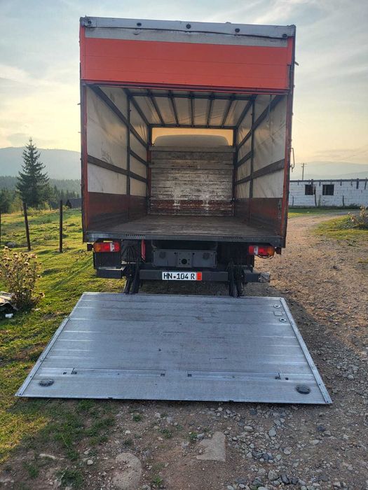 Vând lift hidraulic pentru csmion 7,5t și caroserie cu relată.