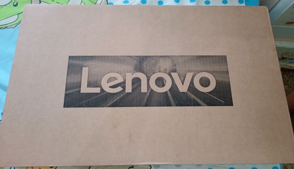 Новы ноутбук Леново