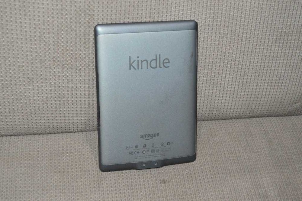 E-Reader Amazon Kindle 4 Model D01100 – 150 carti - citeste anuntul