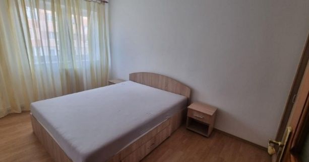 Închiriez apartament 2camere  bucătărie separata  baie sibalcon