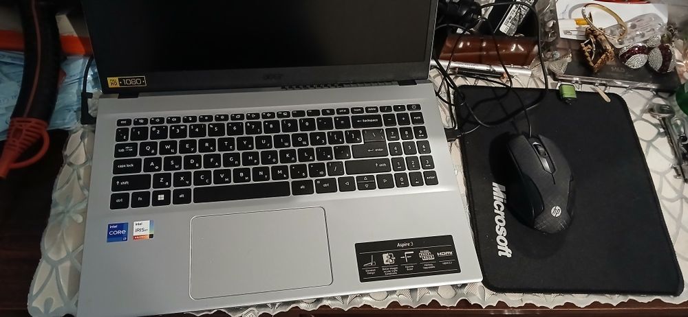 notebook i7 8gb 512gb mishka kovrik ichida zaryadka 3 soatga etadi