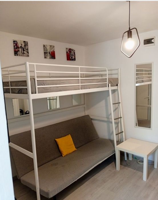 Vând pat metalic supraetajat Ikea cu saltea și scara inclusa