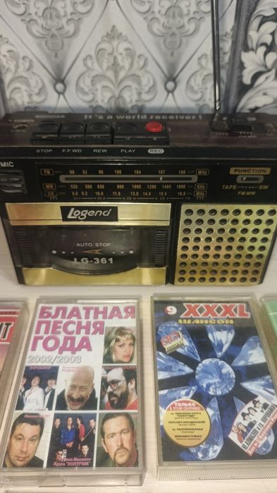Продам магнитофон с кассетами