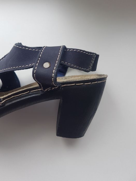 Продам босоножки