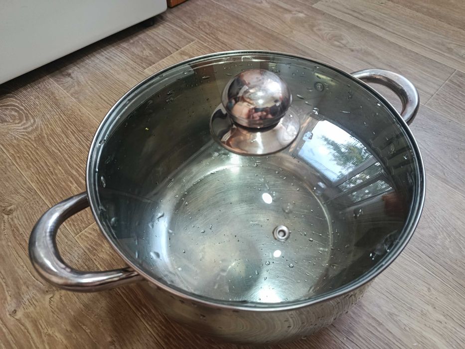 Кастрюля с крышкой