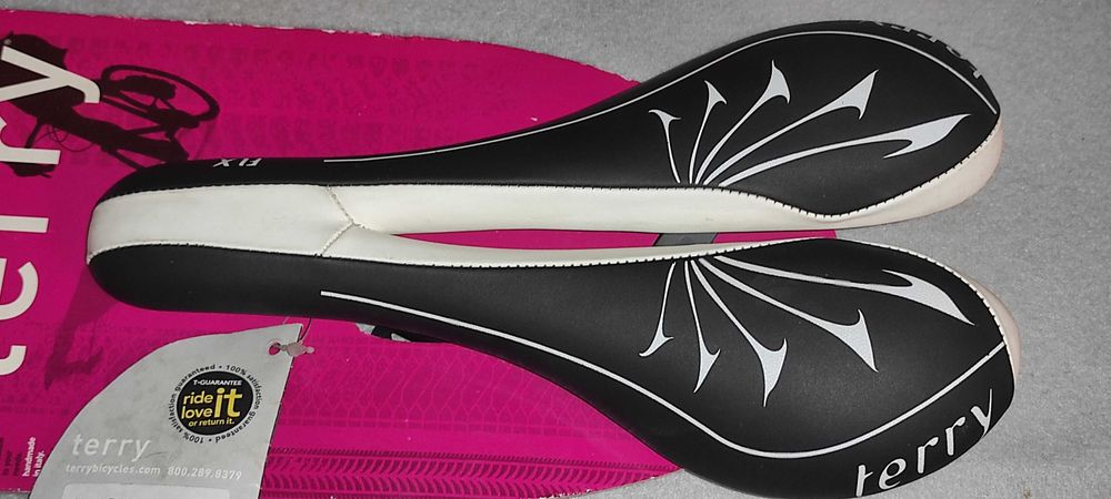 sa sea sei de la TERRY - PT. dame TERRY FLX lungime -26 cm latime - 14.5 cm pret 120 ron