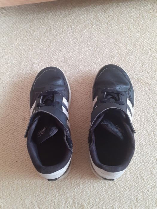 Adidas маратонки номер 33