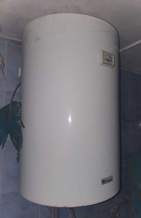 Boiler 80L electric cu termostat Regent functional trebuie dat jos