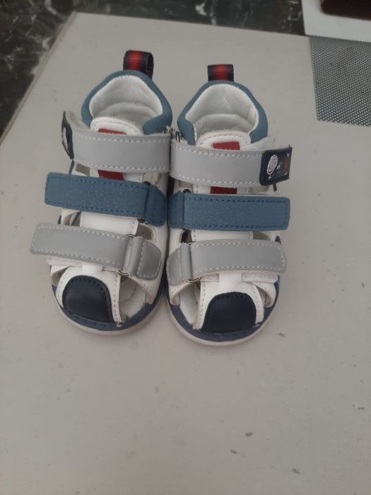 Сандалики на малыша