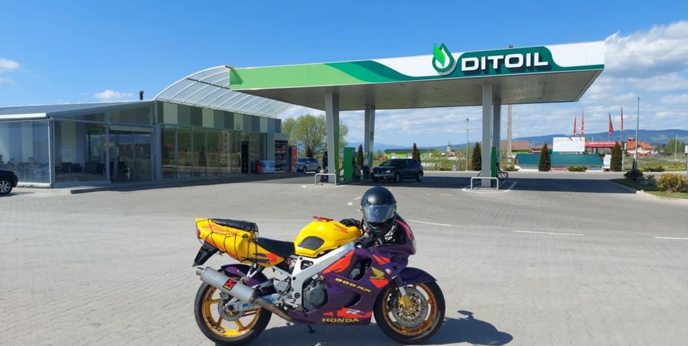 Honda cbr 900rr sc33