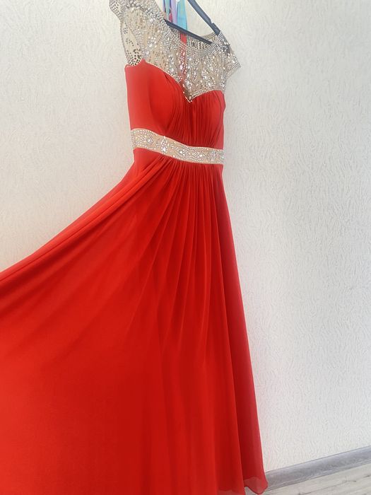 Вечернее платье