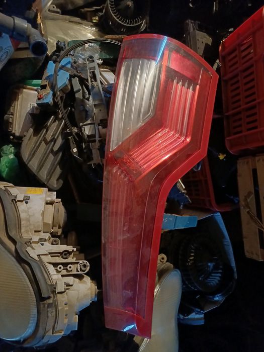 Ляв стоп за ситроен ц4 пикасо 2006 година