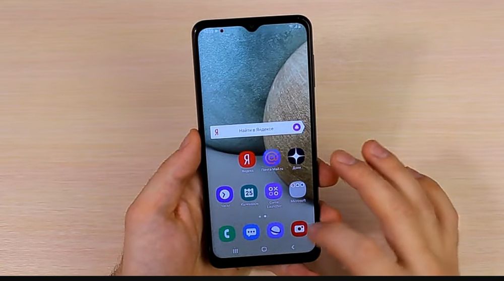 Samsung galaxy 12 сотилади