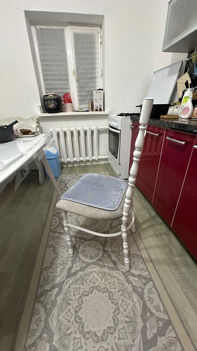 Стол и стулья……..