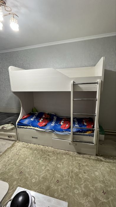 Двухяростная кровать