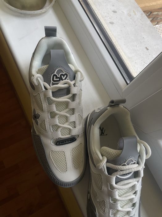 lv skate marime 42