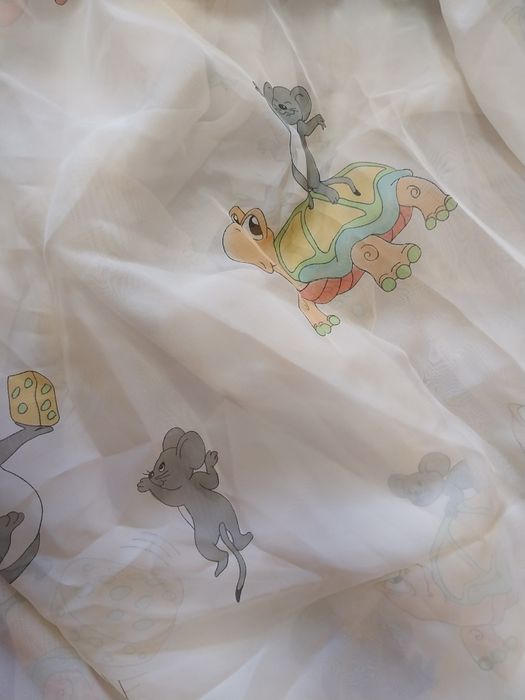 Продавам две детски пердета