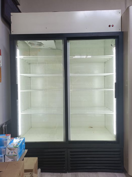 Холодильник витринный