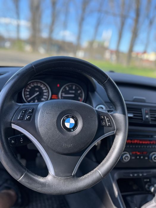 Vând bmw x1 2011