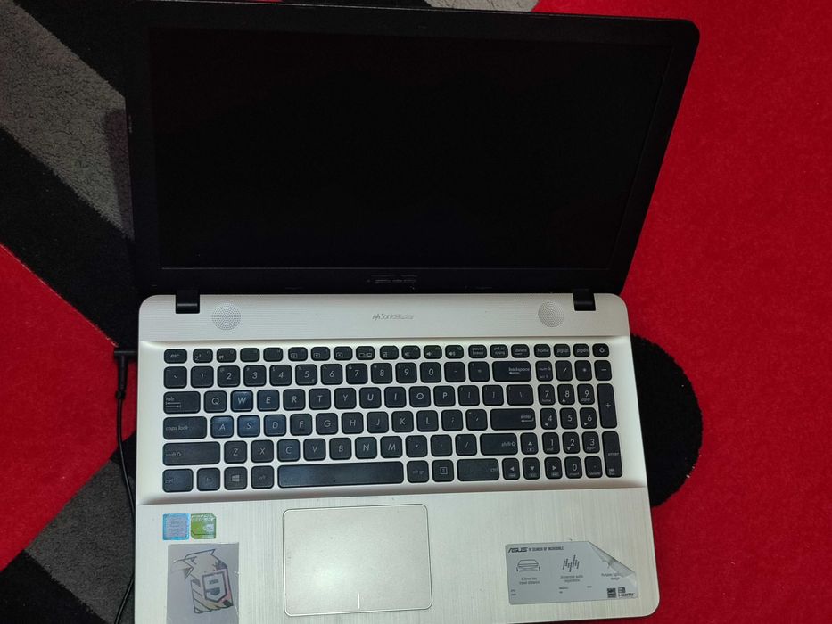 Laptop ASUS A541UV-DM977